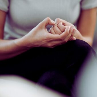 Pierwsze spotkanie z psychoterapeutą. Co warto wiedzieć?